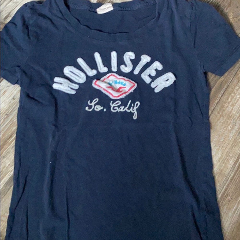 Hollister tee